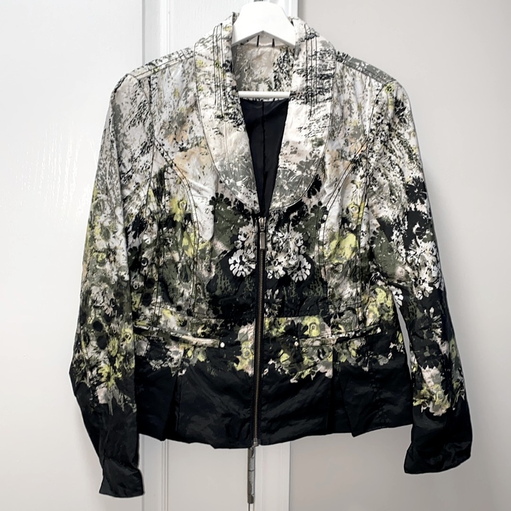 Christopher & Bank Small Floral Print Full Zip Up Wind Breaker.